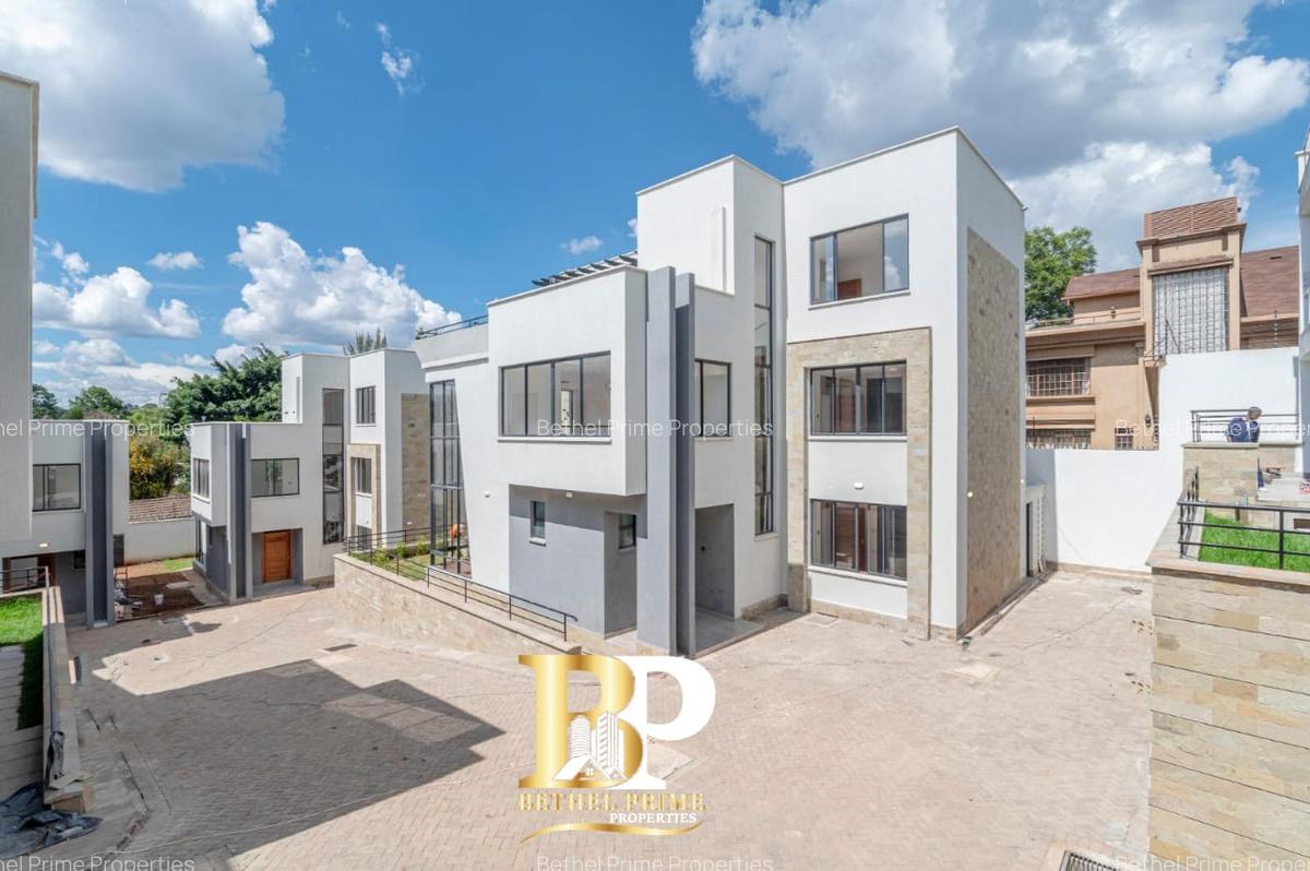 5 Bed Villa with En Suite in Lavington - 1