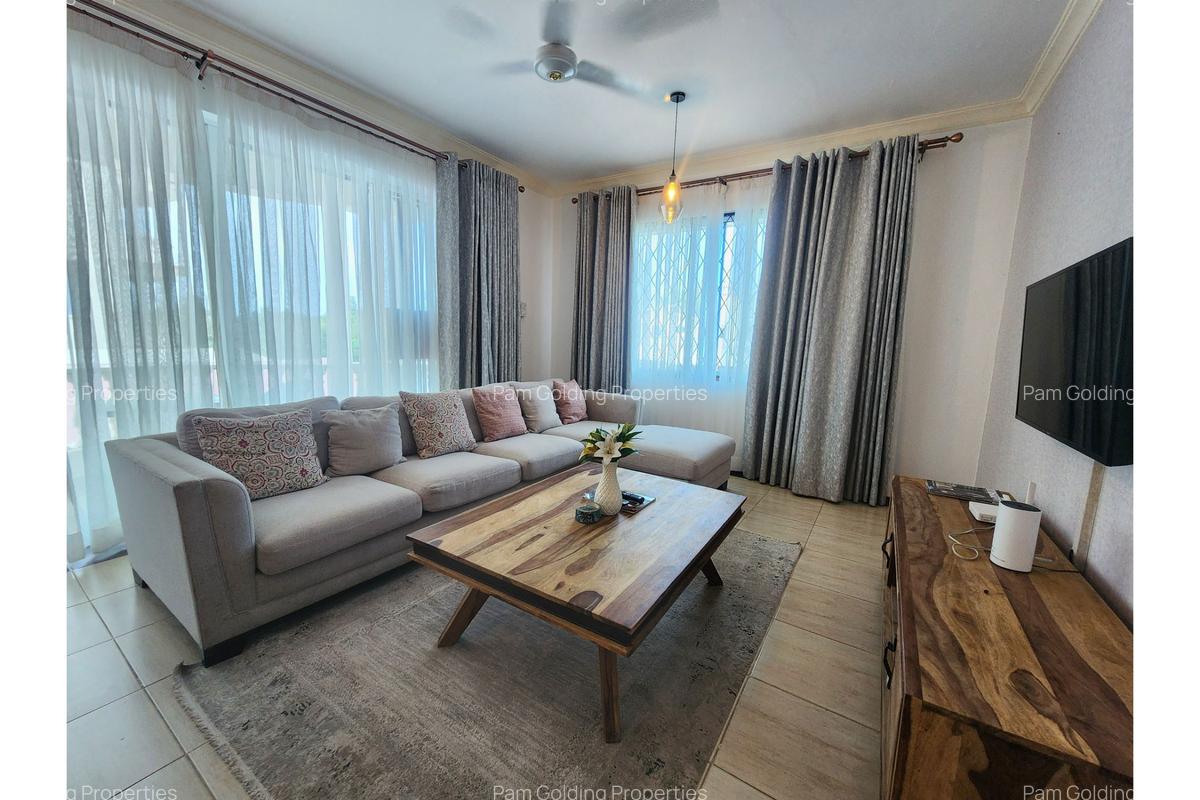 2 Bed Apartment with Swimming Pool at Links Road - 1
