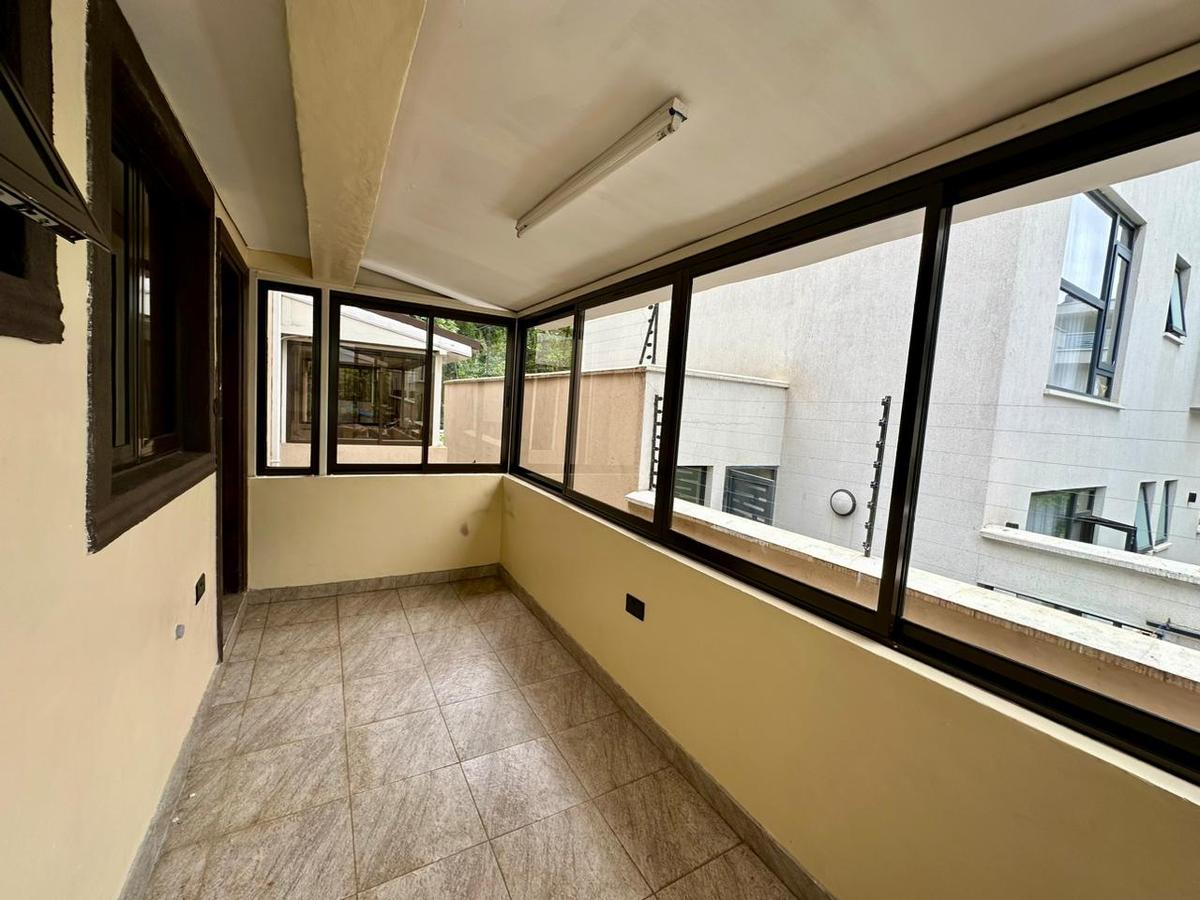 5 Bed Townhouse with En Suite at Lavington - 4