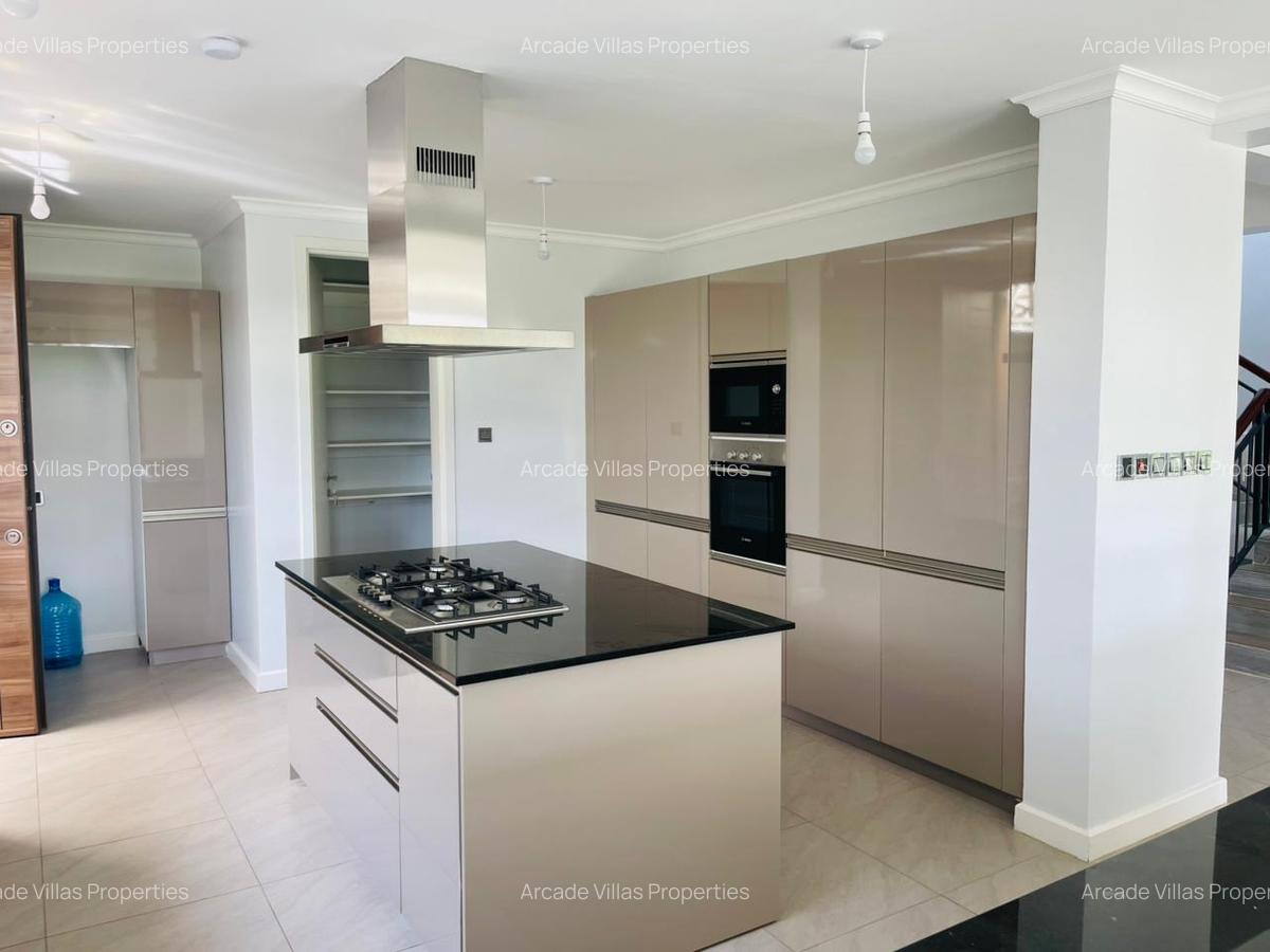 4 Bed Villa with En Suite in Runda - 6