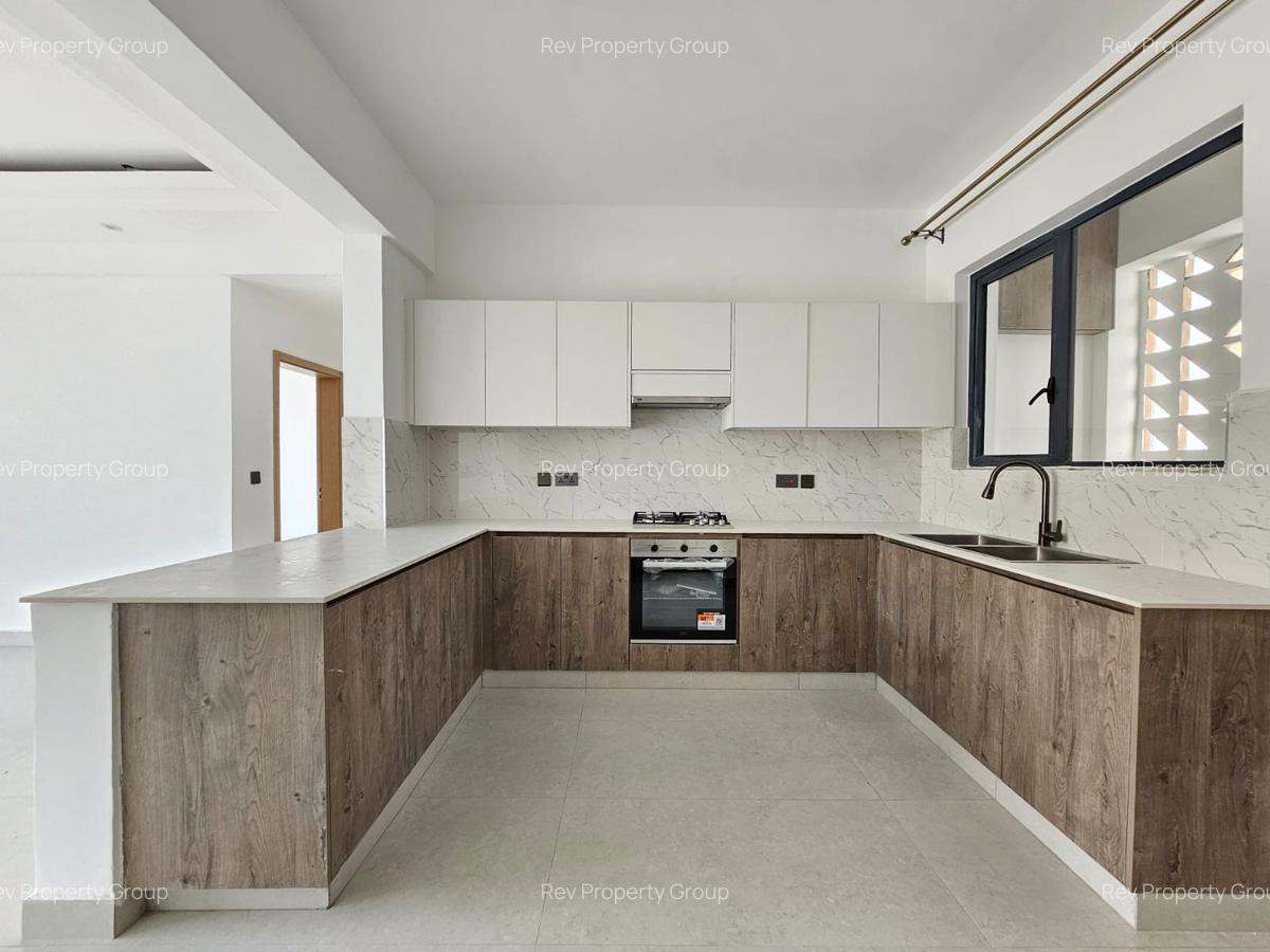 2 Bed Apartment with En Suite in Brookside - 6