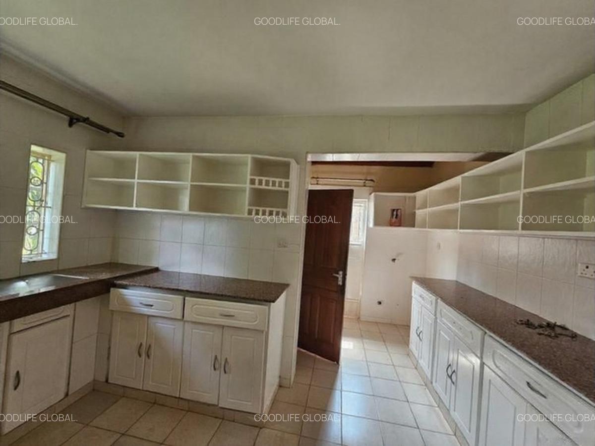 5 Bed House with En Suite at New Kitisuru - 18