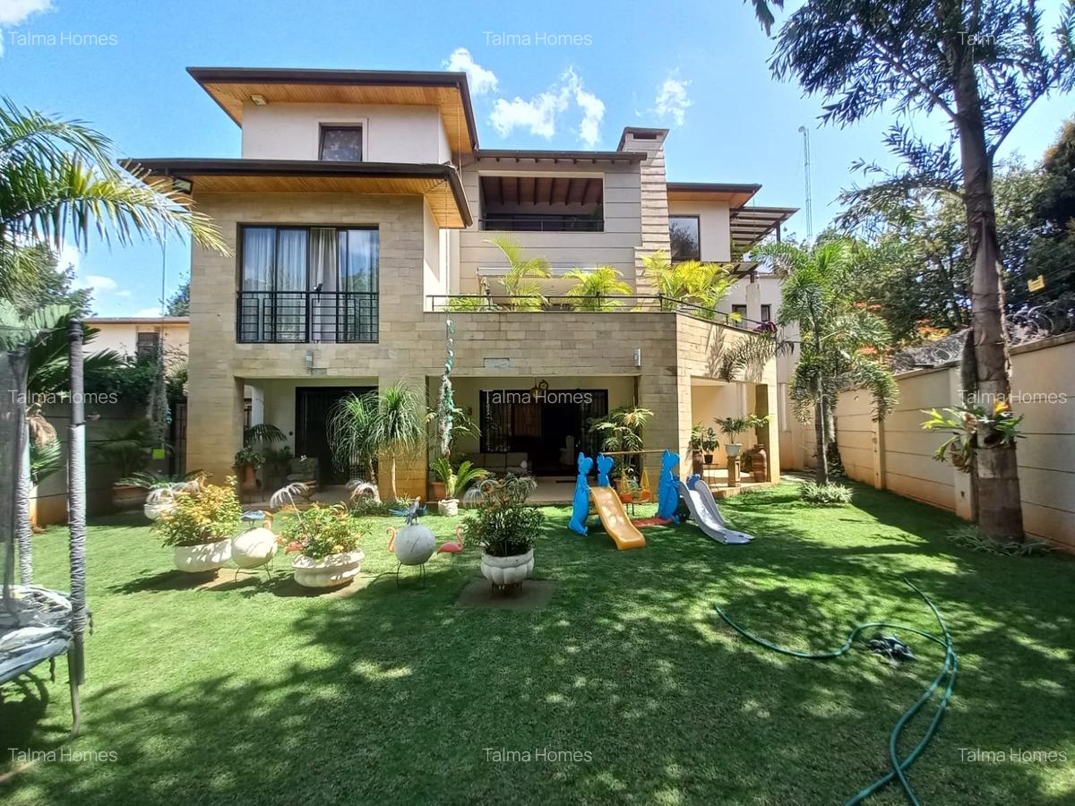 5 Bed Townhouse with En Suite at Lavington - 1