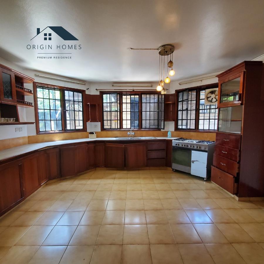 5 Bed Townhouse with En Suite at Lavington - 8