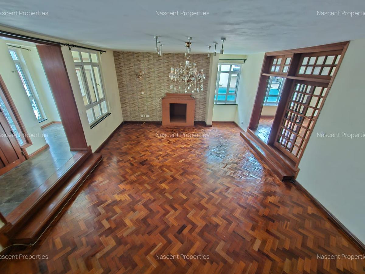 5 Bed Townhouse with En Suite in Lavington - 16