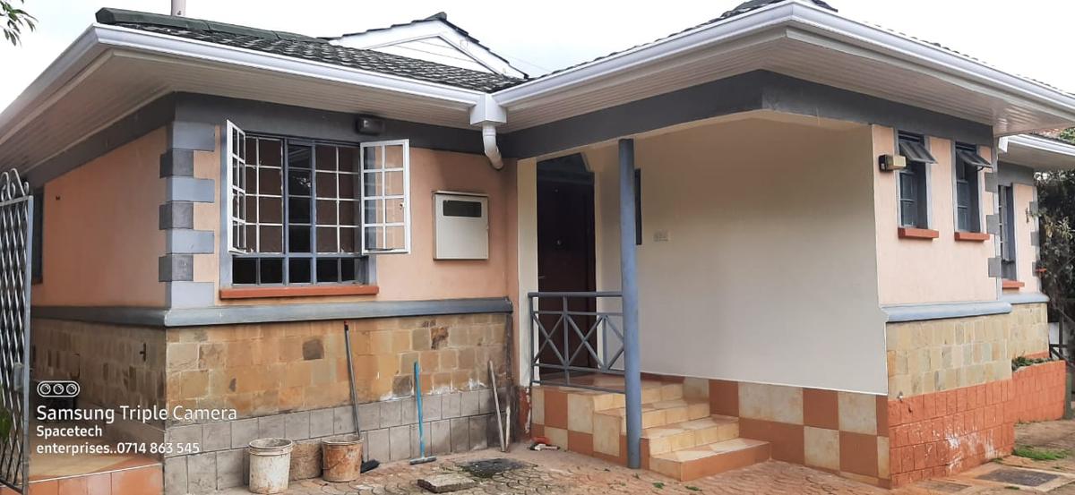 3 Bed House with En Suite at Nyari - 1