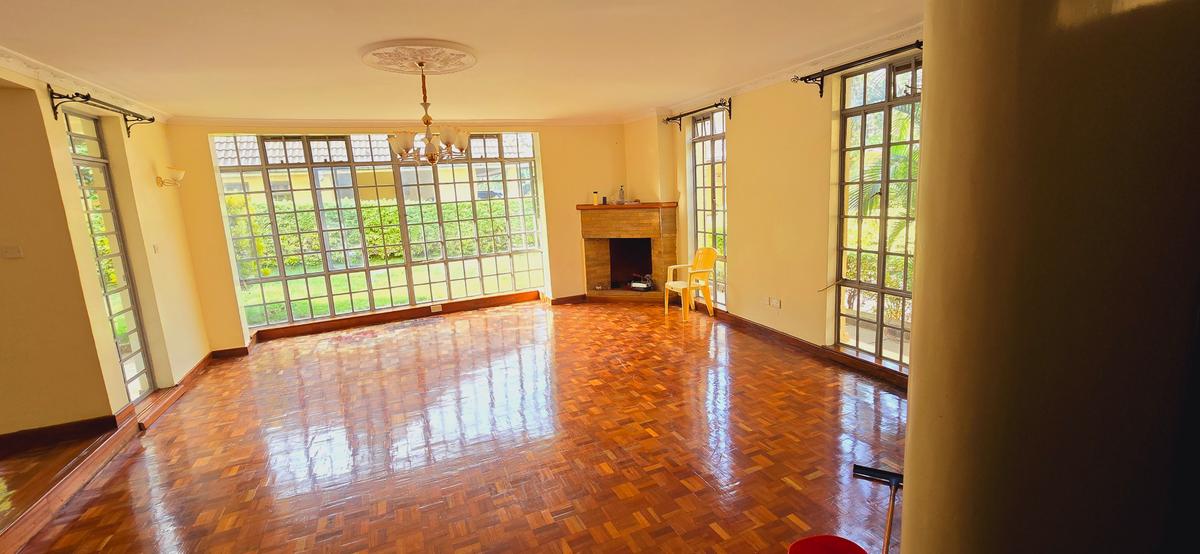 5 Bed Townhouse with En Suite at Lavington - 12