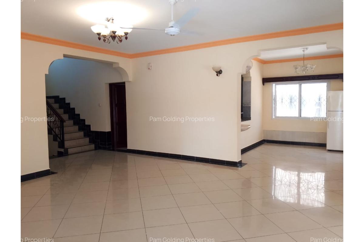 4 Bed Townhouse with En Suite in Nyali Area - 2