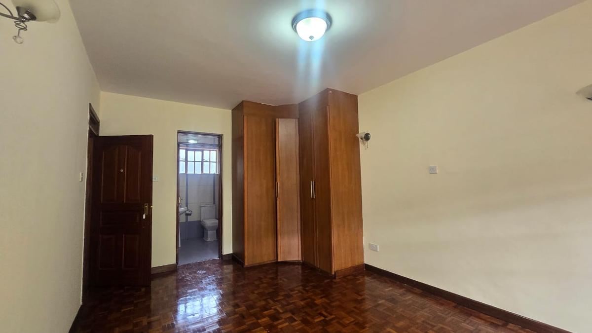 5 Bed Townhouse with En Suite in Lavington - 17