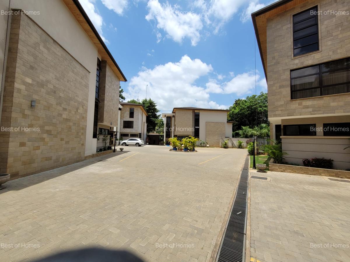 5 Bed Townhouse with En Suite in Lavington - 9