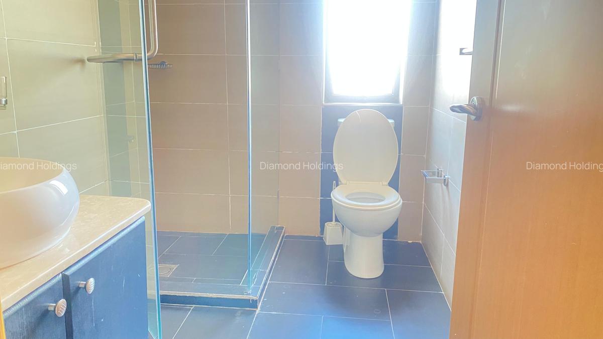 Serviced 2 Bed Apartment with En Suite at Brookside - 11