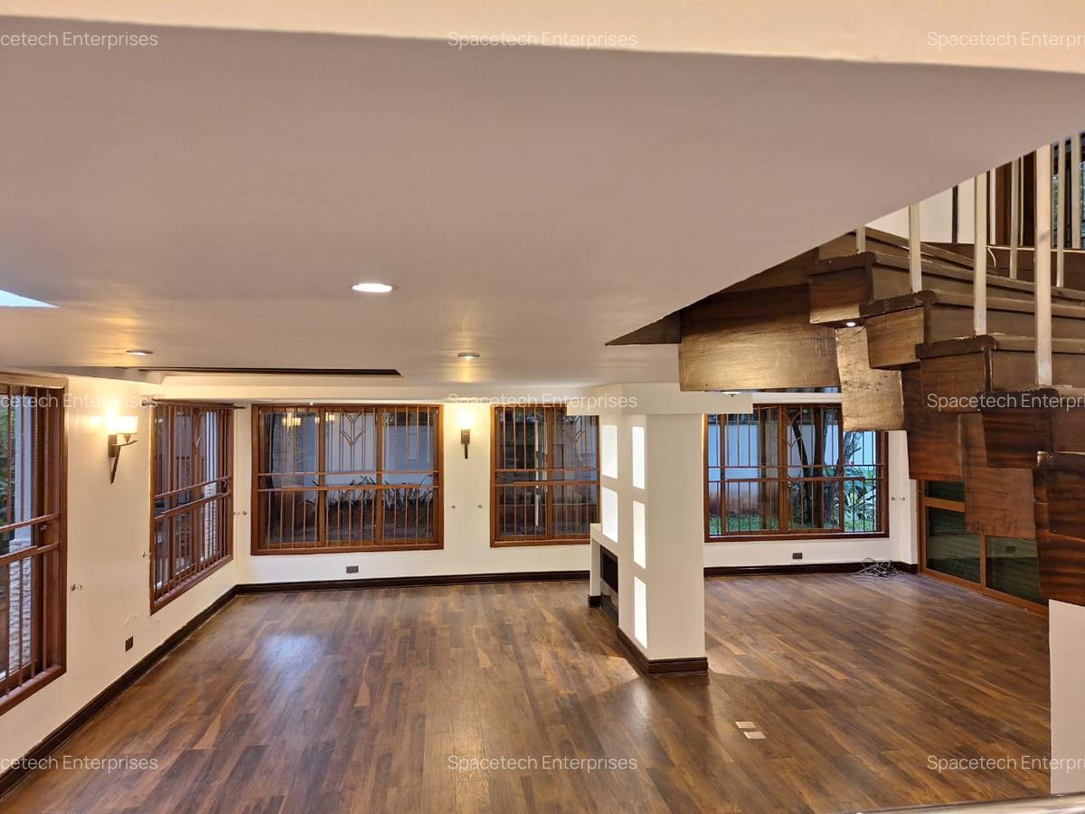 6 Bed House with En Suite in Kyuna - 14