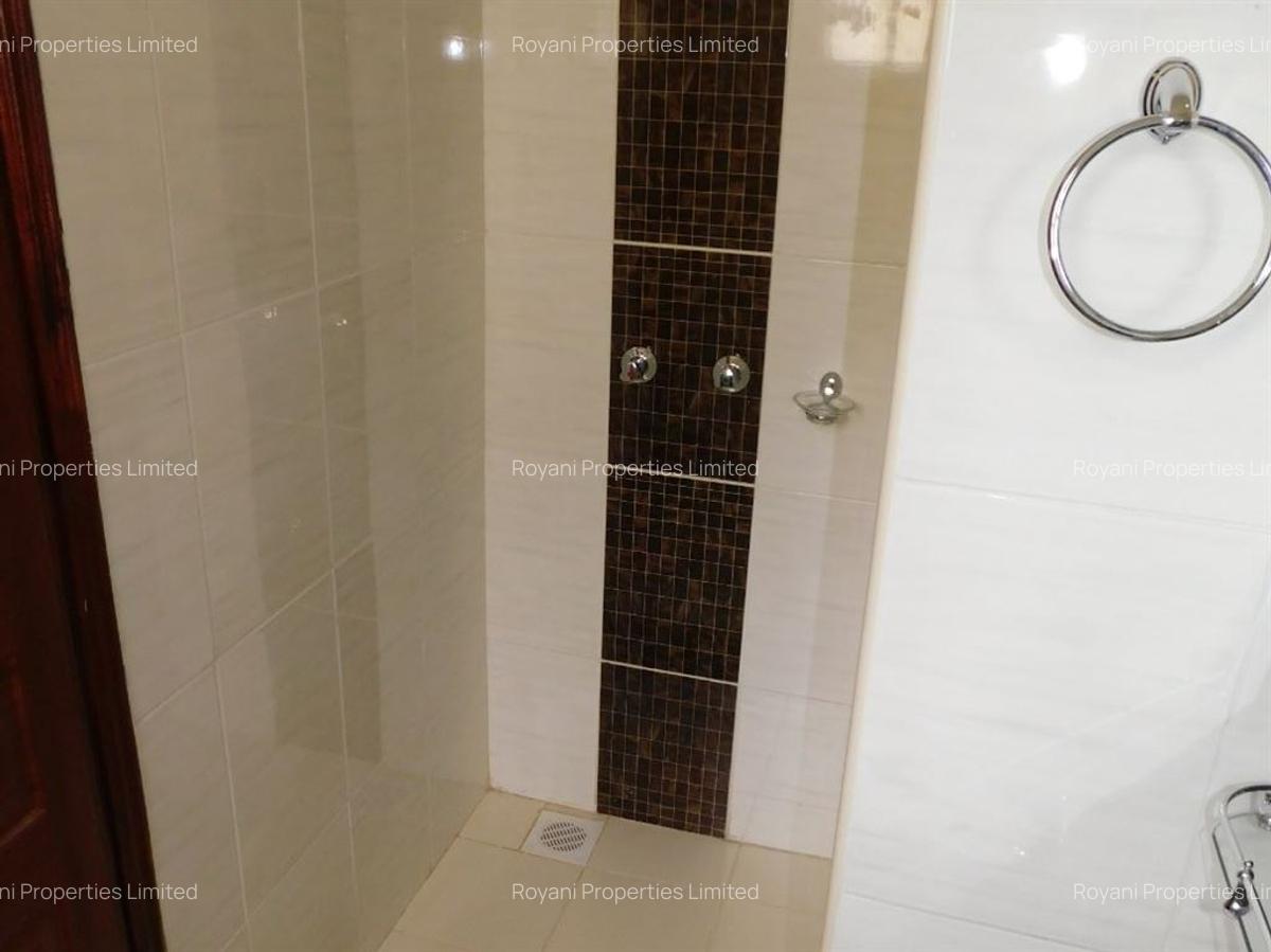 3 Bed Apartment with En Suite at Fourways Junction Estate - 10