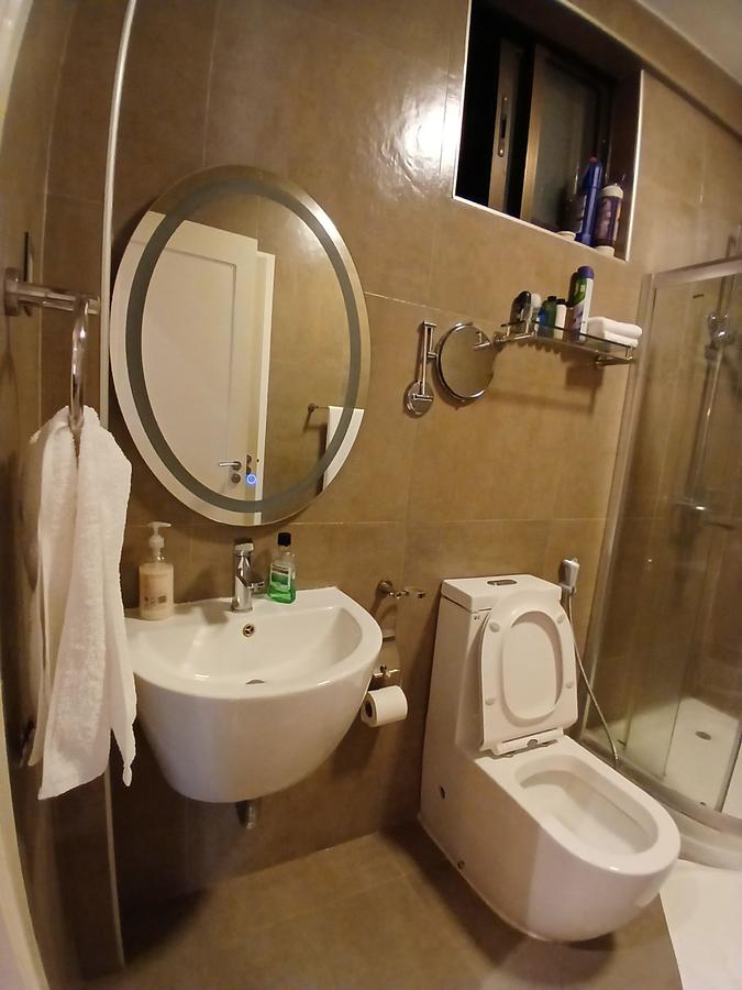 Furnished 1 Bed Apartment with Swimming Pool in Riverside - 10