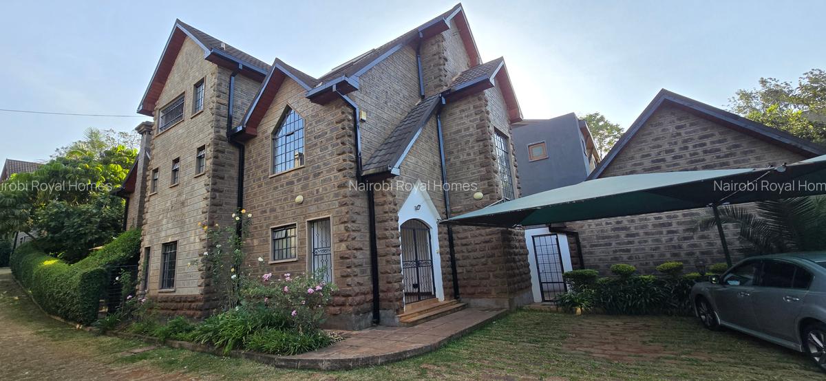 5 Bed Townhouse with En Suite at Lavington Green - 1