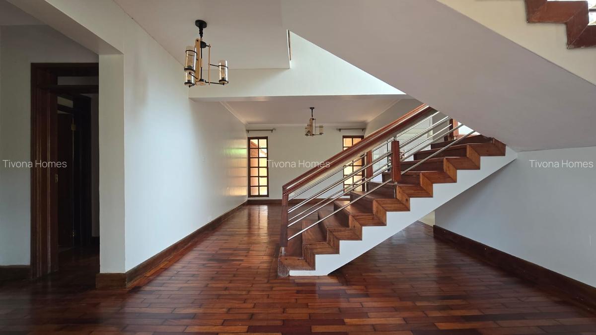 4 Bed House with En Suite in Runda - 10