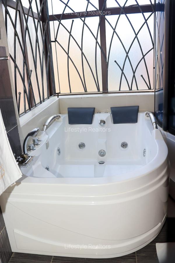 Furnished 3 Bed Apartment with En Suite at Rosewood Avenue - 7