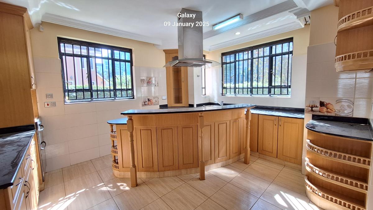 4 Bed Townhouse with En Suite in Lavington - 5