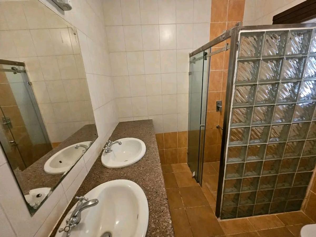 4 Bed House with En Suite in Runda - 10