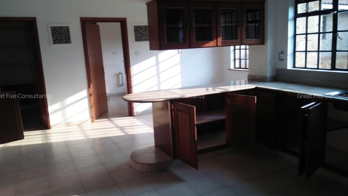 5 Bed Villa with En Suite in Runda - 7