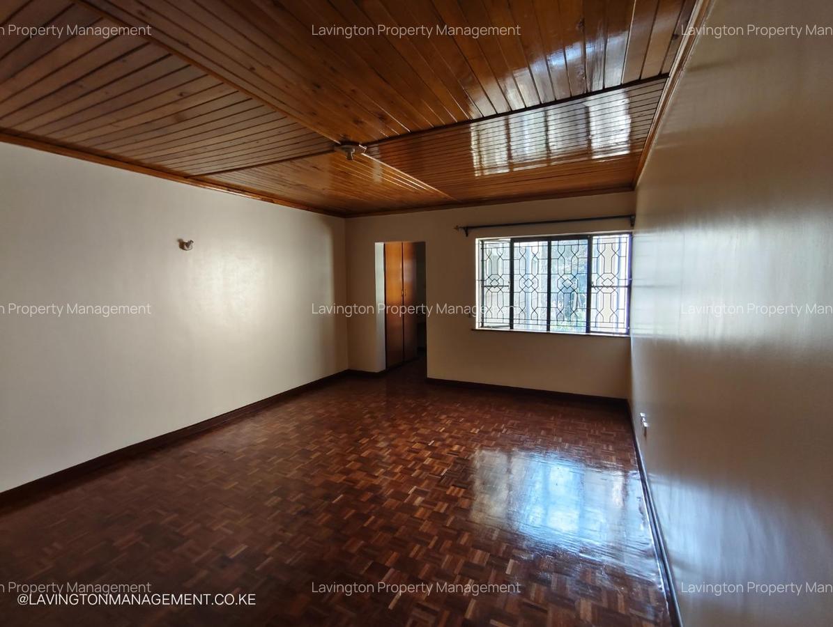 5 Bed Townhouse with En Suite at Valley Arcade - 16