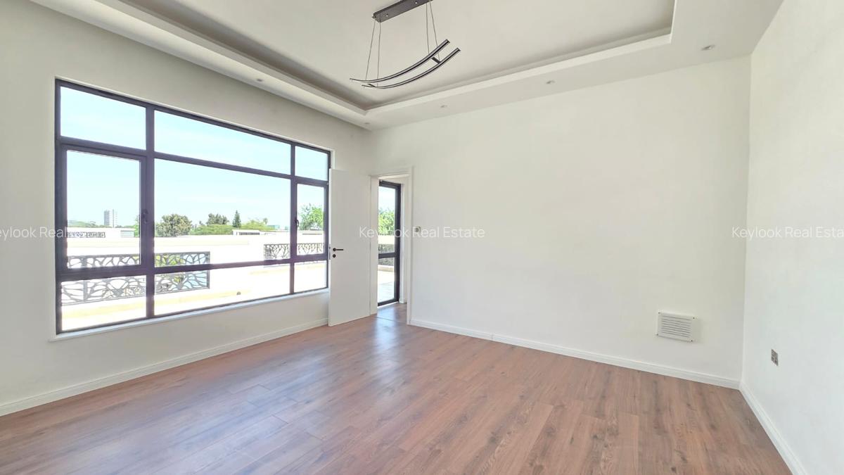 5 Bed Townhouse with En Suite at Lavington - 4