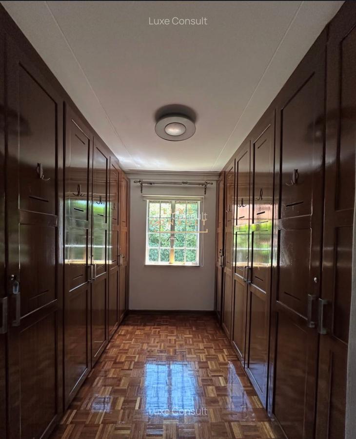 5 Bed Townhouse with Swimming Pool in Rosslyn - 10