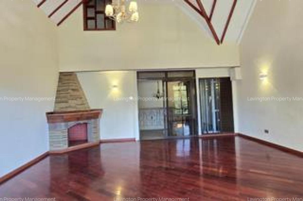 5 Bed Villa with En Suite at Lavington Green - 11