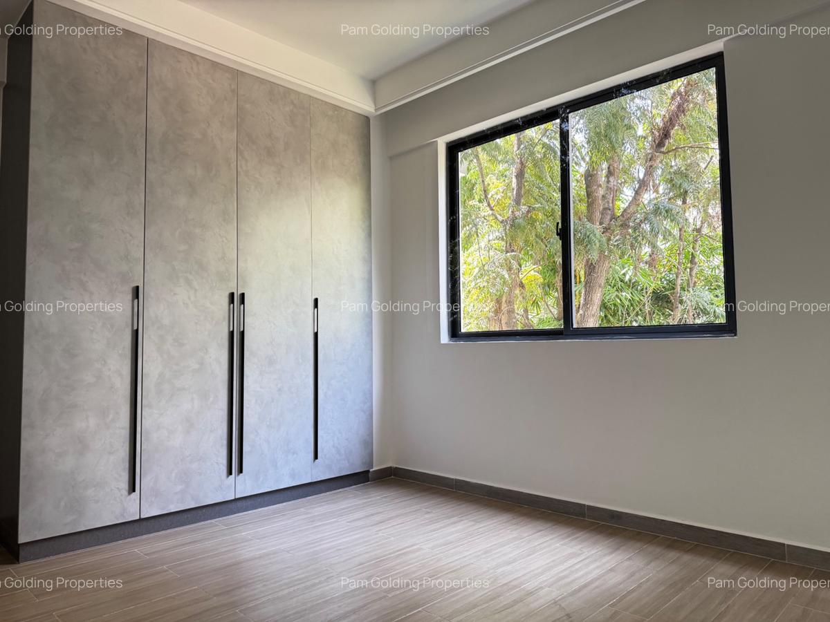 2 Bed Apartment with En Suite in Riverside - 17