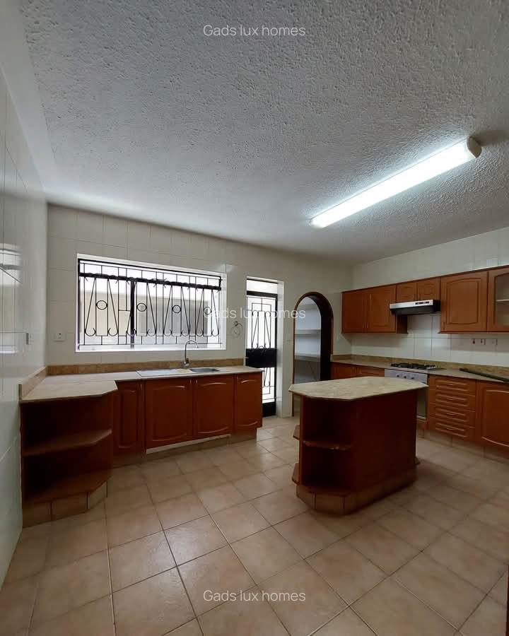 4 Bed Townhouse with En Suite at Westlands - 11