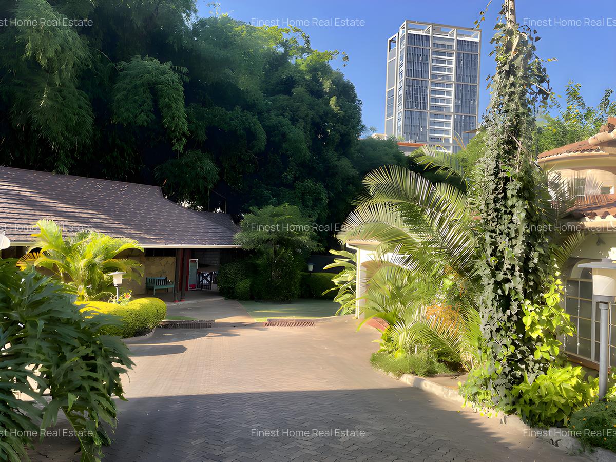 5 Bed Townhouse with En Suite in Riverside - 16