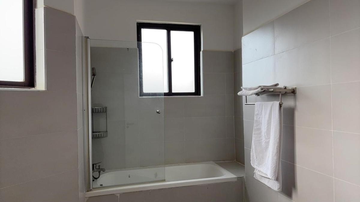 Serviced 3 Bed Apartment with En Suite in Kilimani - 9