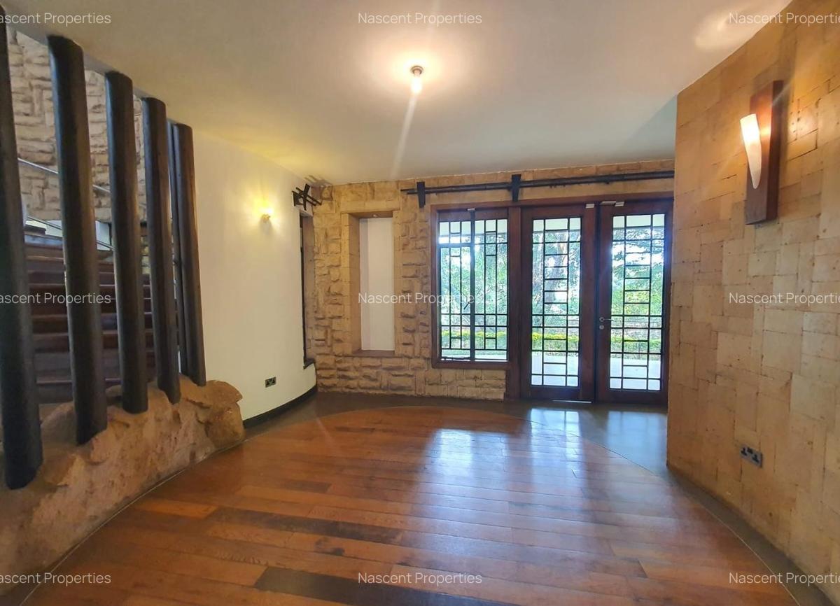 5 Bed Villa with En Suite in Lake View - 7