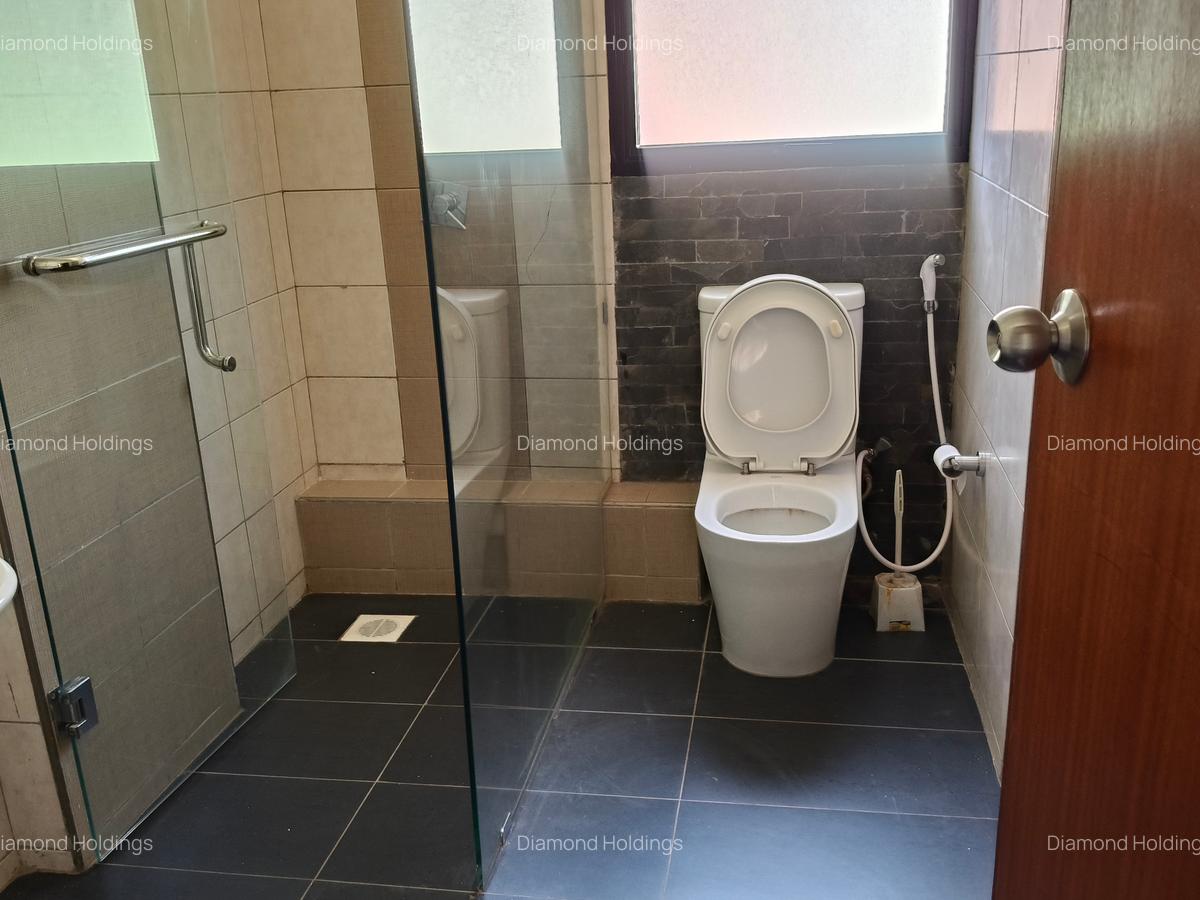 3 Bed Apartment with En Suite in Brookside - 11