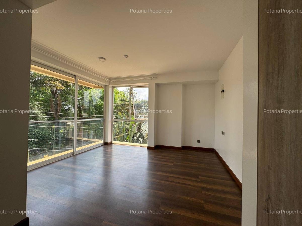 4 Bed Townhouse with En Suite in Lavington - 2