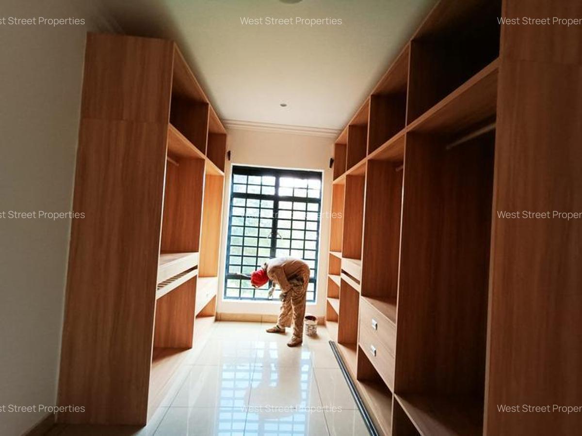 5 Bed Villa with En Suite at Runda - 10