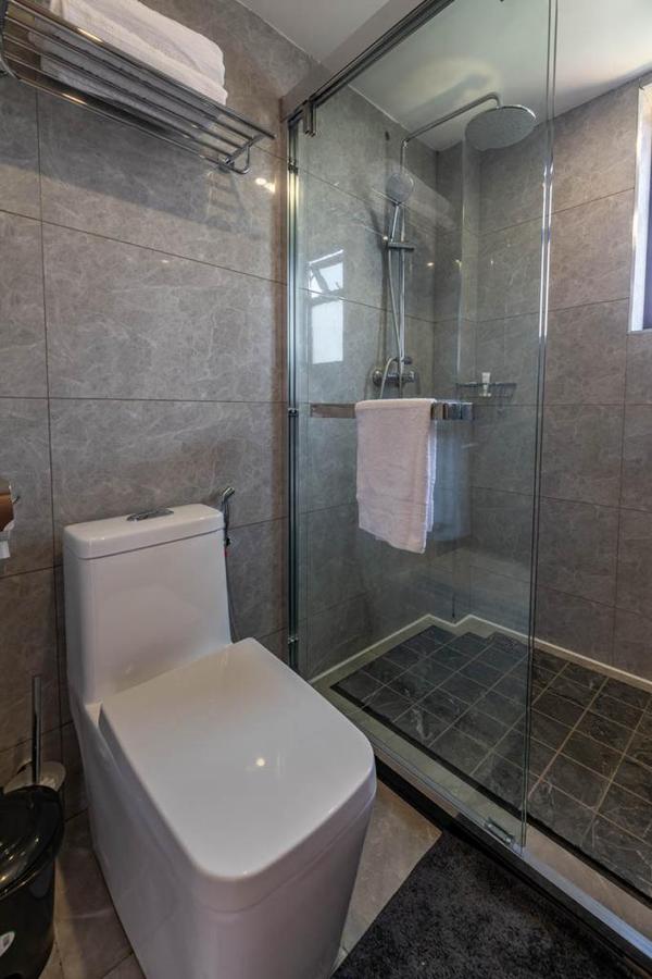 Serviced 3 Bed Apartment with En Suite in Riverside - 14