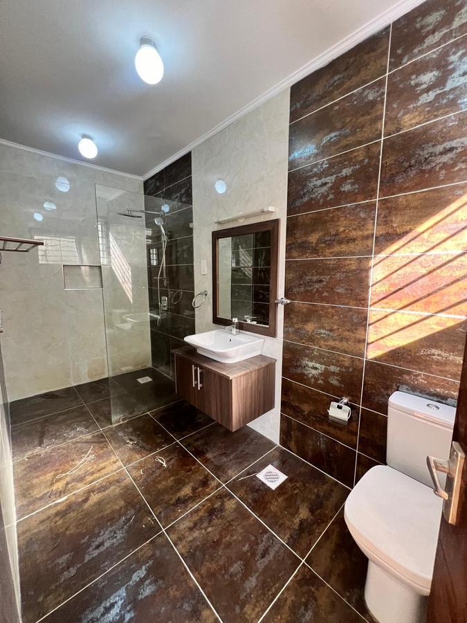 5 Bed Townhouse with En Suite in Lavington - 2