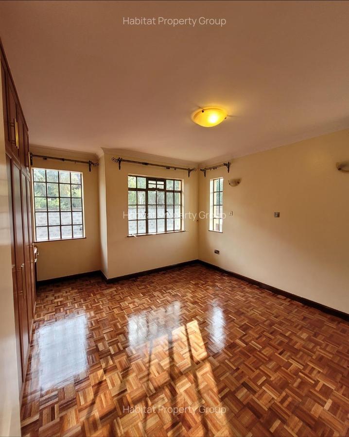 4 Bed Townhouse with En Suite in Lavington - 11