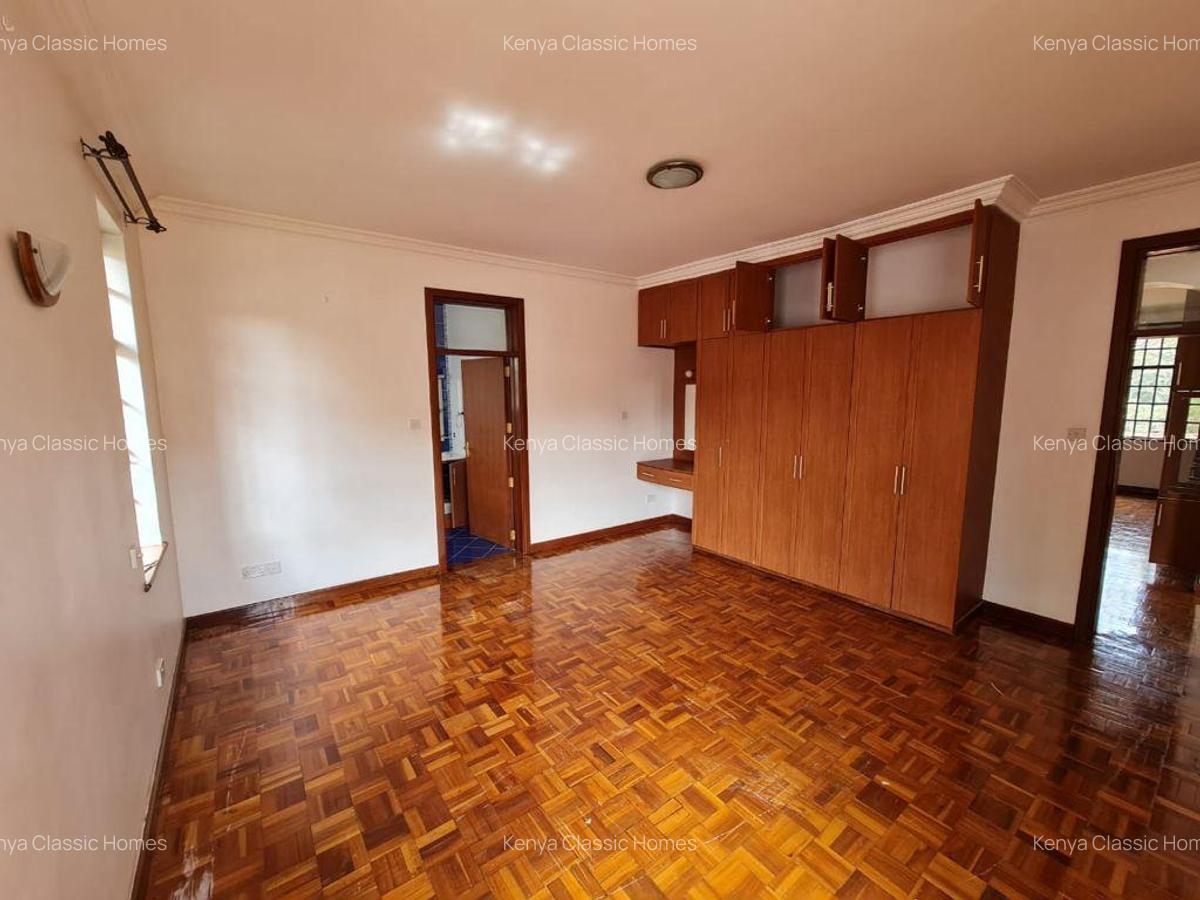 4 Bed Townhouse with En Suite at Lavington - 11