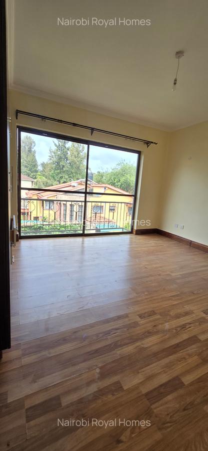 5 Bed Townhouse with En Suite at Grovelia Grove - 12