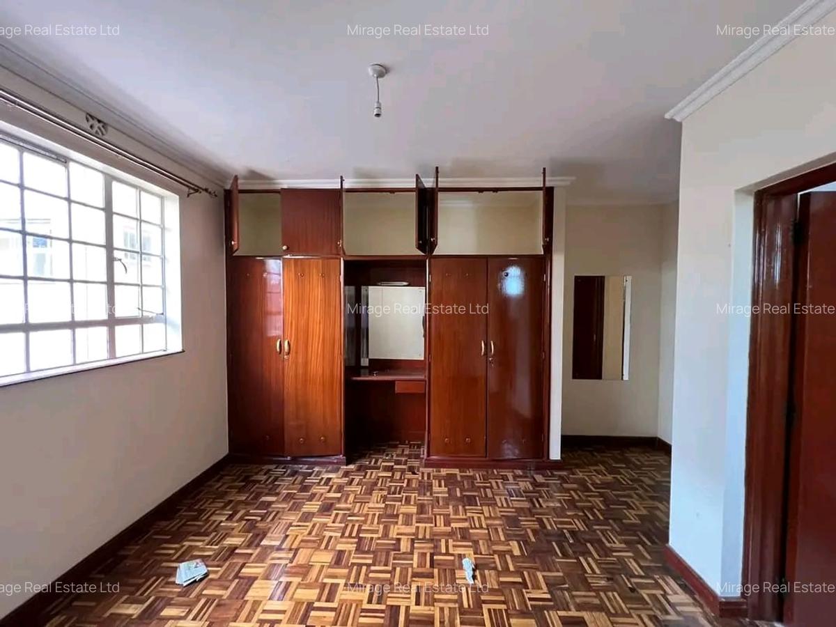 4 Bed Villa with En Suite in Lavington - 9