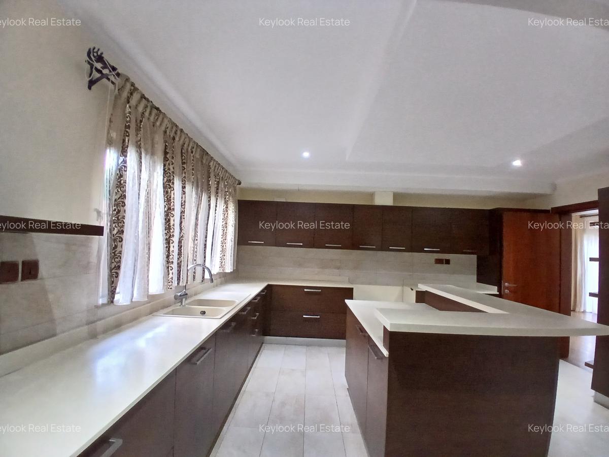 5 Bed Townhouse with En Suite at Lavington Green - 7