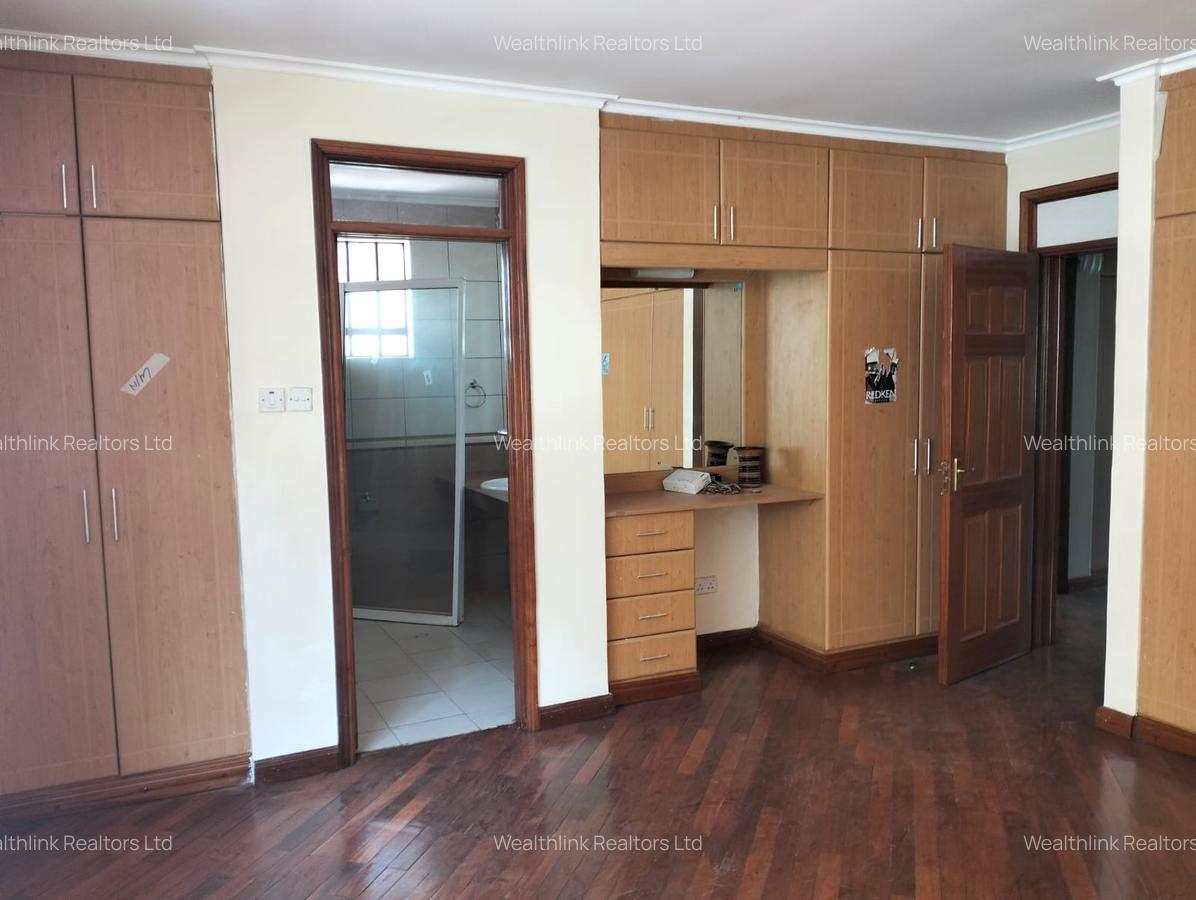 4 Bed Townhouse with En Suite at Lavington - 4