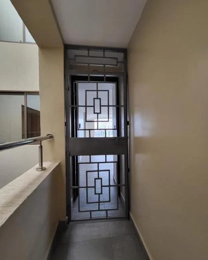 Serviced 2 Bed Apartment with En Suite at 4Th Avenue - 12