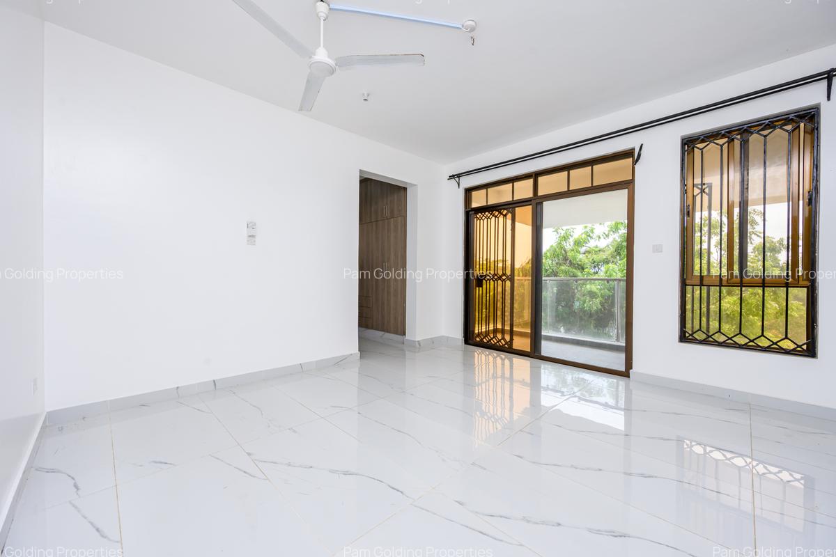 3 Bed Apartment with En Suite at Bungalows Road - 3