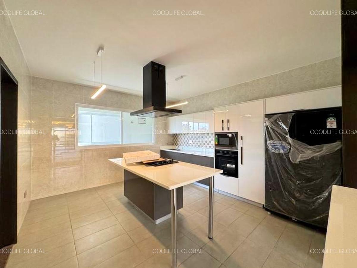 3 Bed Apartment with En Suite at Riverside - 4