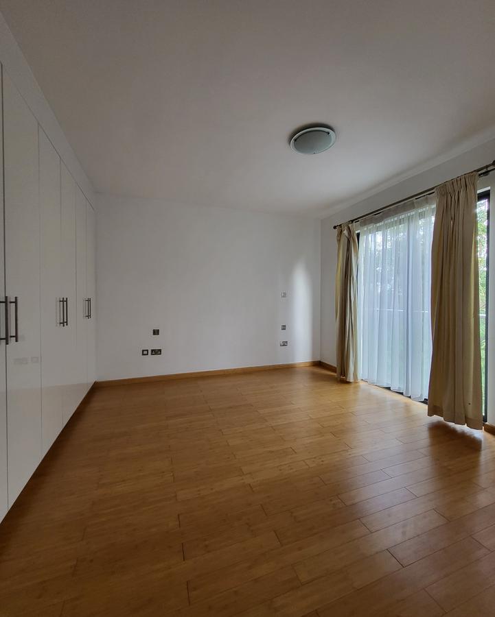4 Bed Villa with Swimming Pool in Garden Estate - 18