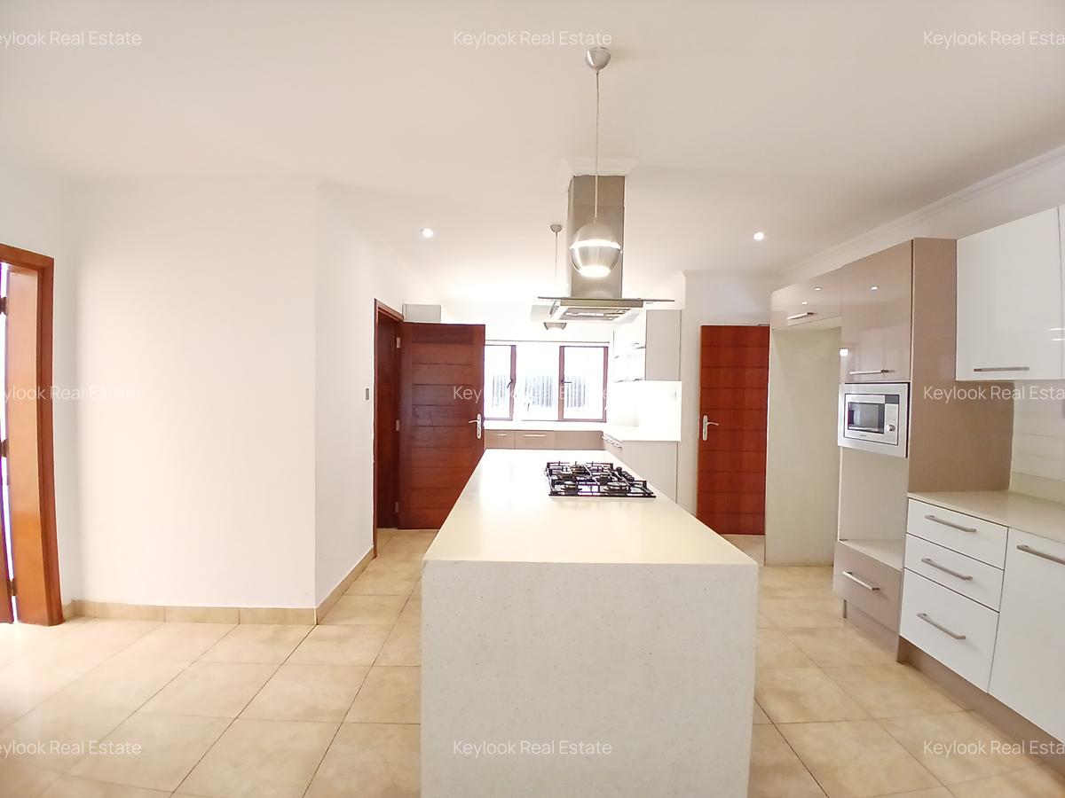 5 Bed Townhouse with En Suite at Lavington - 12