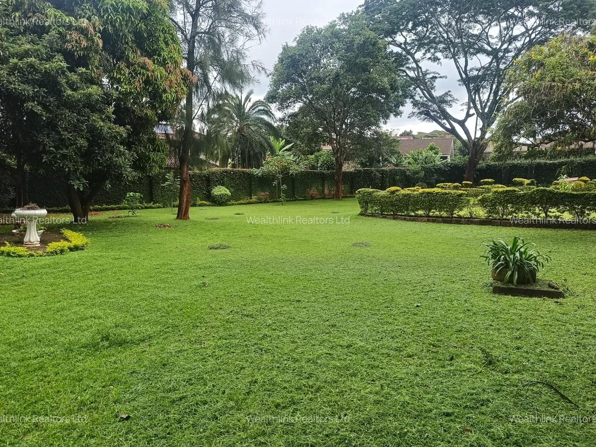 5 Bed House with En Suite at Nyari - 5